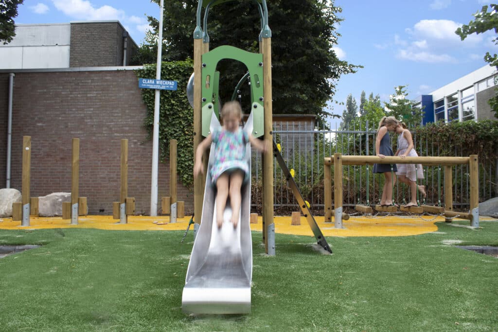 Speelplaats Clara Wieckpad Speelplaats Clara Wieckpad in de Gemeente Leiden