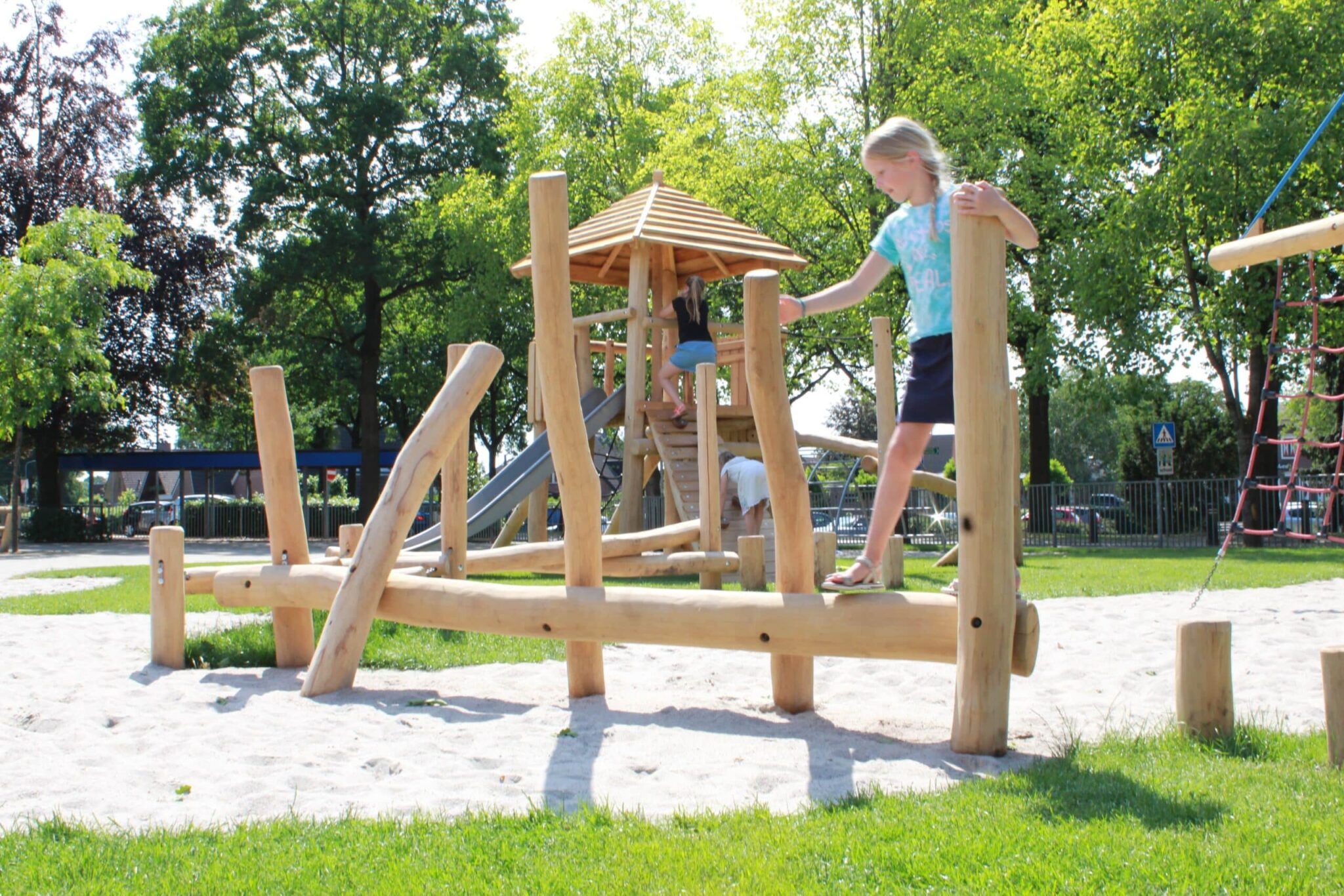 Schoolplein speeltoestellen