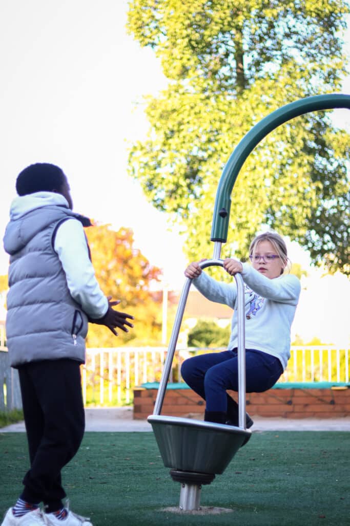 schoolpleinproject Draaien speeltoestel schoolplein